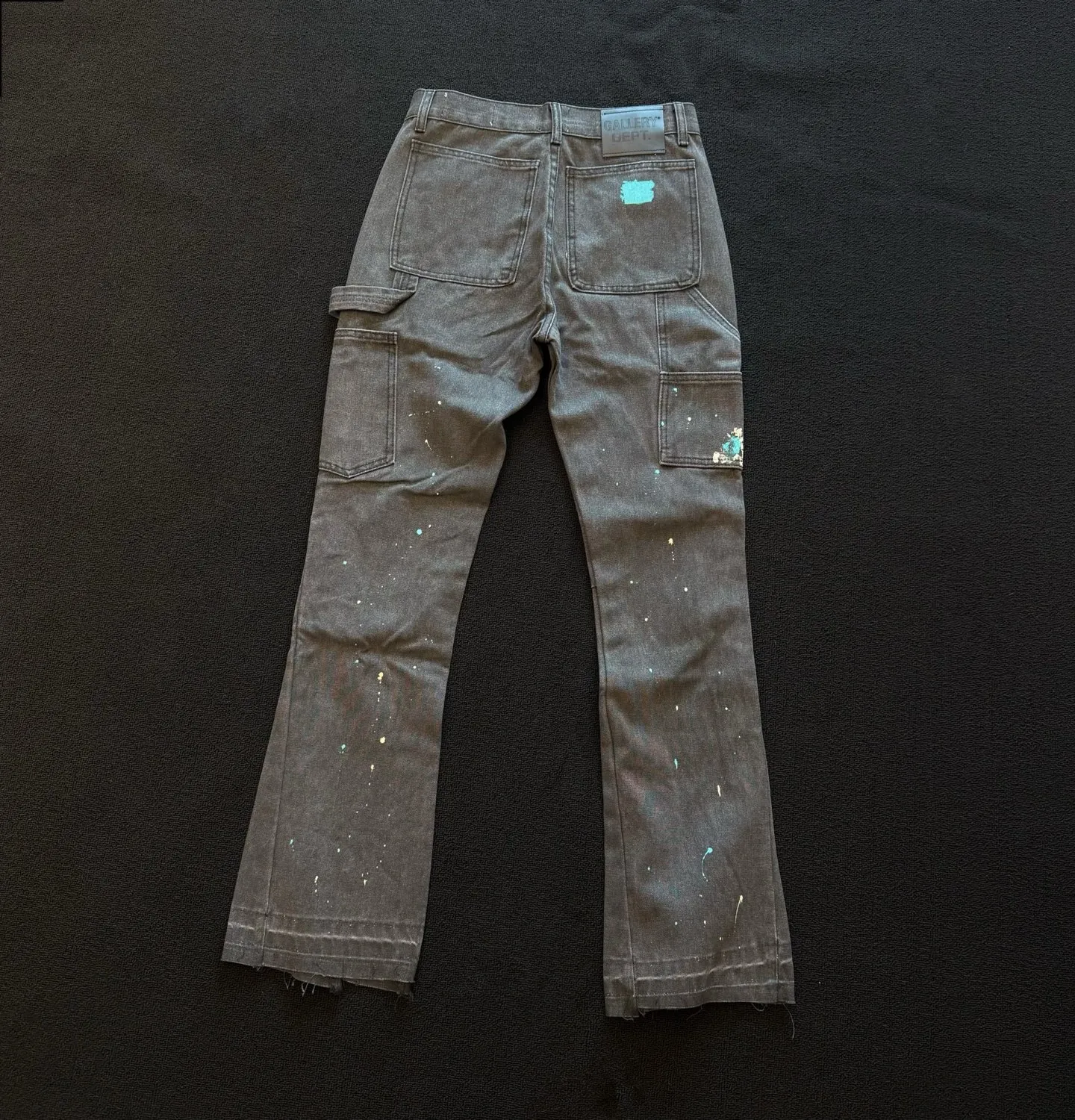 New P250 model number: D381 GALLERY DEPT classic simple washed gray spliced bootcut jeans SIZE#28 30 32 34 36 Size reference #28 waist 71 hips 96 pants length 101 30 waist 76 hips 101 pants length 103 32 waist 81 hips 106 pants length 105 34腰围86臀围111裤长107 36腰围91臀围116裤长109